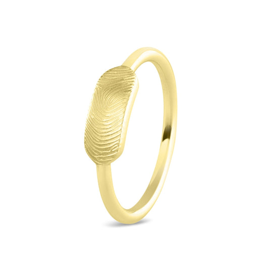 Ring 2 mm voorzien van een vingerafdruk in zilver, 14 en 18 KT geelgoud, roségoud en witgoud.