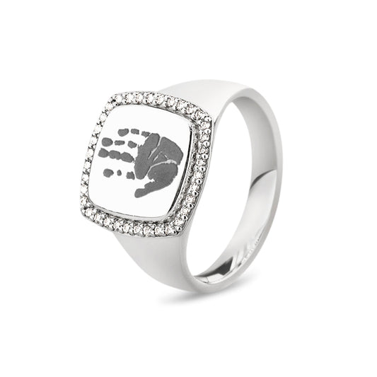Zegelring witgoud voorzien van een gravure, rondom afgewerkt met zirkonia's. witgoud