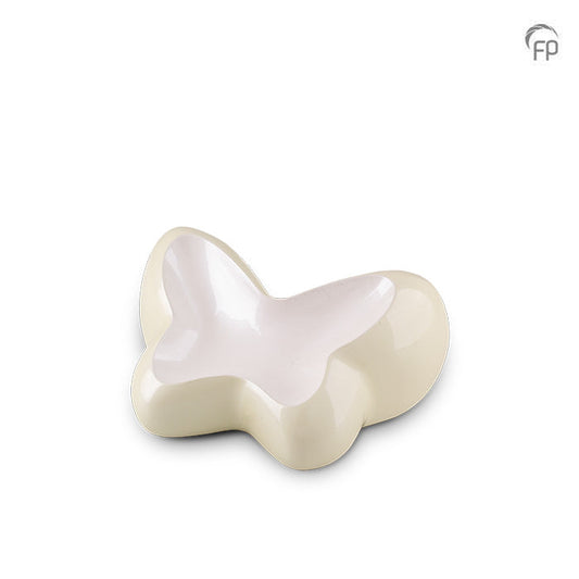 Deze orginele vlindervormige metalen mini urn is gemaakt van hoogwaardige materialen zoals messing en aluminium, voorzien van een laklaag die het product zijn glans en langdurige bescherming geeft.