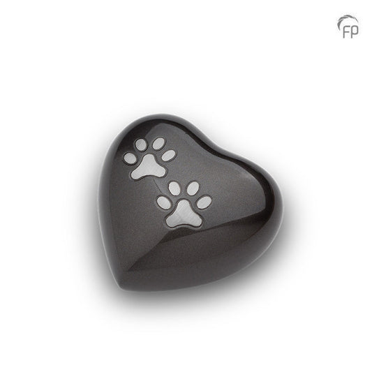 Deze orginele metalen mini urn is gemaakt van hoogwaardige materialen zoals messing en aluminium, voorzien van een laklaag.