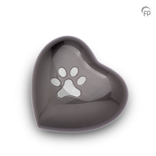 Deze orginele metalen mini urn is gemaakt van hoogwaardige materialen zoals messing en aluminium, voorzien van een laklaag.