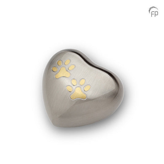 Deze orginele metalen mini urn is gemaakt van hoogwaardige materialen zoals messing en aluminium, voorzien van een laklaag.