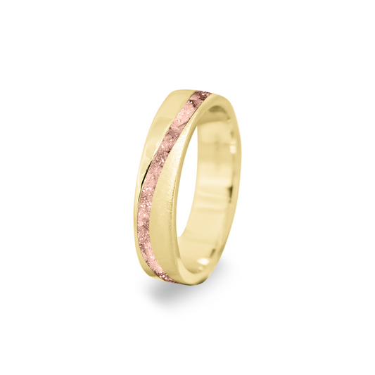 Gedenksieraad, ring rondom zichtbaar gevuld met as of haar. Het vullen en sealen met onze speciale hars wordt in onze ambachtelijke edelsmederij gedaan. Blush