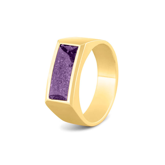 Ring als gedenksieraad 8 mm breed met een rechthoekige bovenzijde waar as of haar in verwerkt wordt. Purple