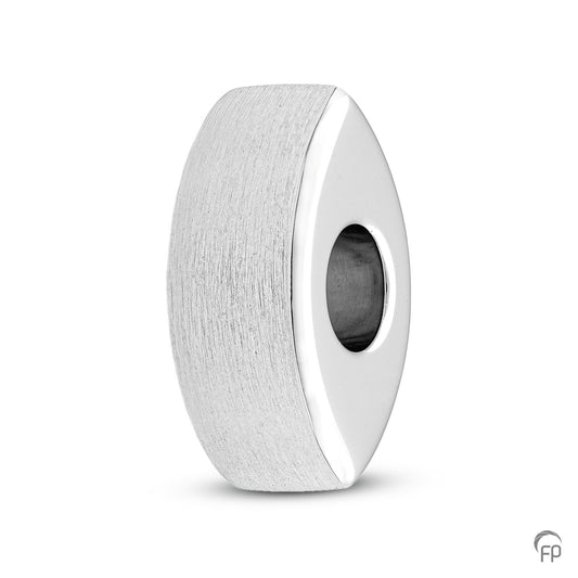 Hoogte: 16 mm, Afwerking: Mat. De gedenkbedel in de vorm van een oog is geschikt om as en ook haar in te verwerken.