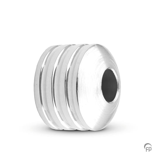Hoogte: 13 mm, Afwerking: Glans. De gedenkbedel is geschikt om as en ook haar in te verwerken.