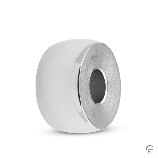 Hoogte: 14 mm, Afwerking: Glans. De gedenkbedel is geschikt om as en ook haar in te verwerken.