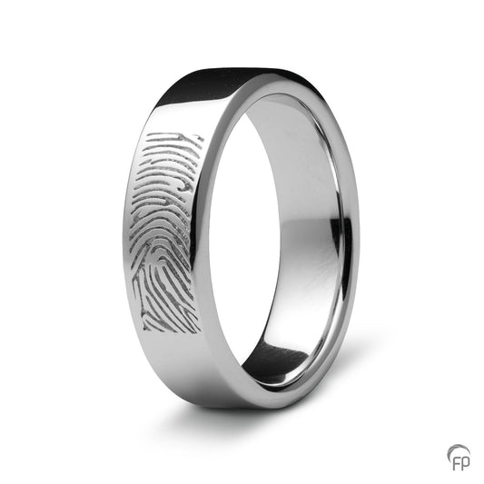 Deze ring van 8 mm breedte met vingerafdruk, heeft een stijlvol en strak design. Het is een tijdloos gedenksieraad met een afwerking naar keuze in glans of matte look.