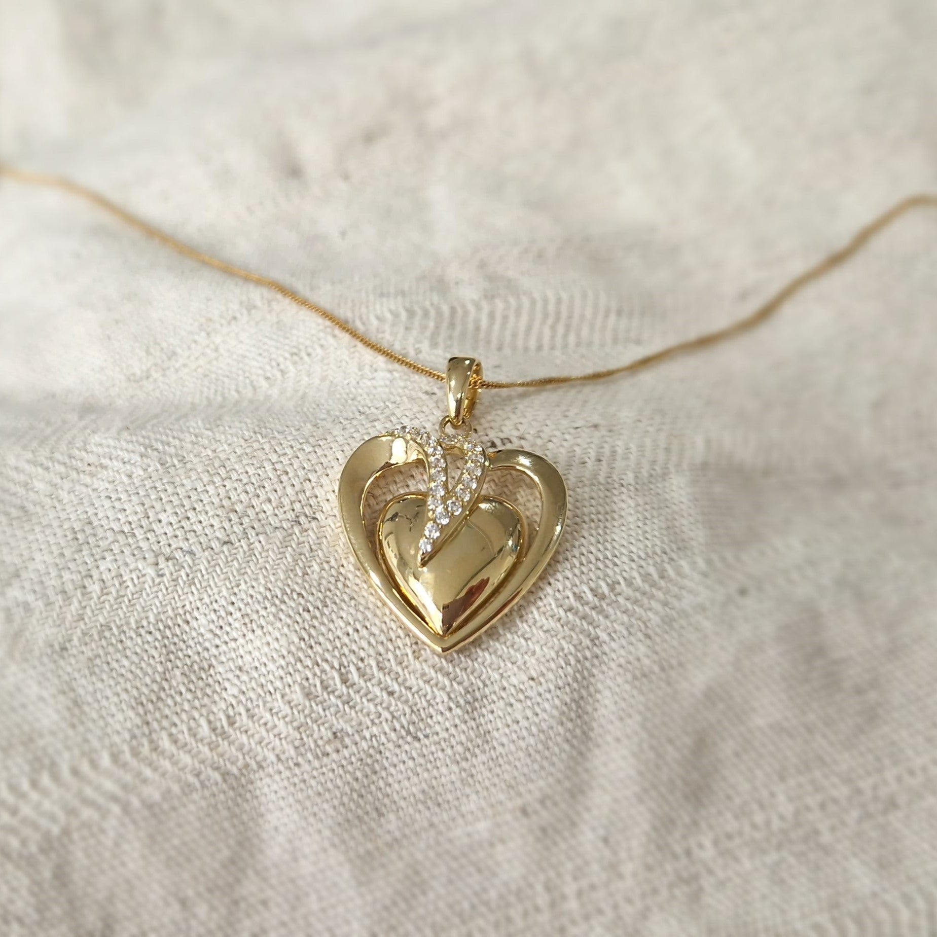 Ashanger hart als gedenksieraad, waar as en haar in verwerkt wordt.alle