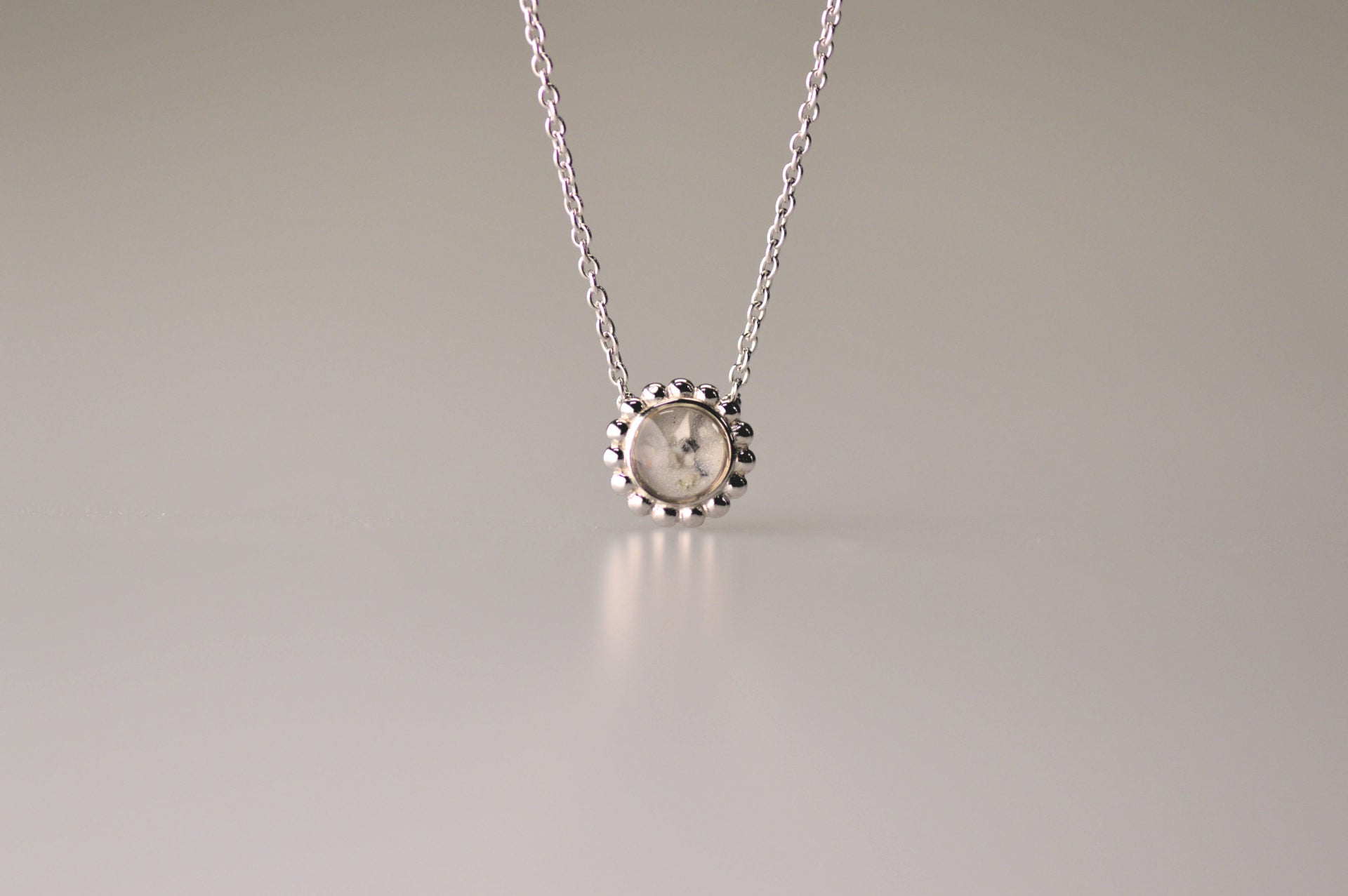 Ashanger, gedenksieraad, waar as en haar in verwerkt wordt.alle