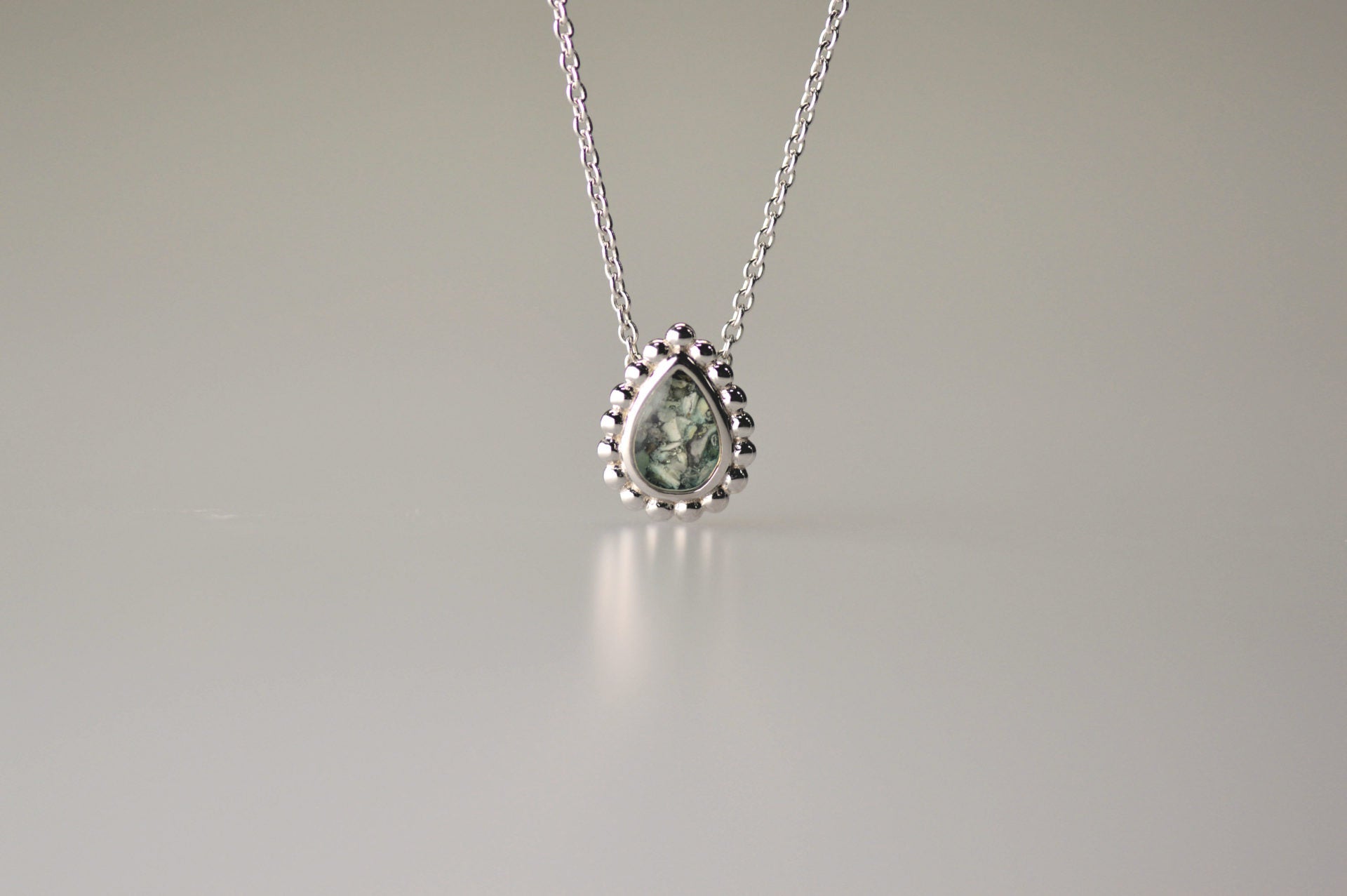 Ashanger, gedenksieraad, waar as en haar in verwerkt wordt.alle