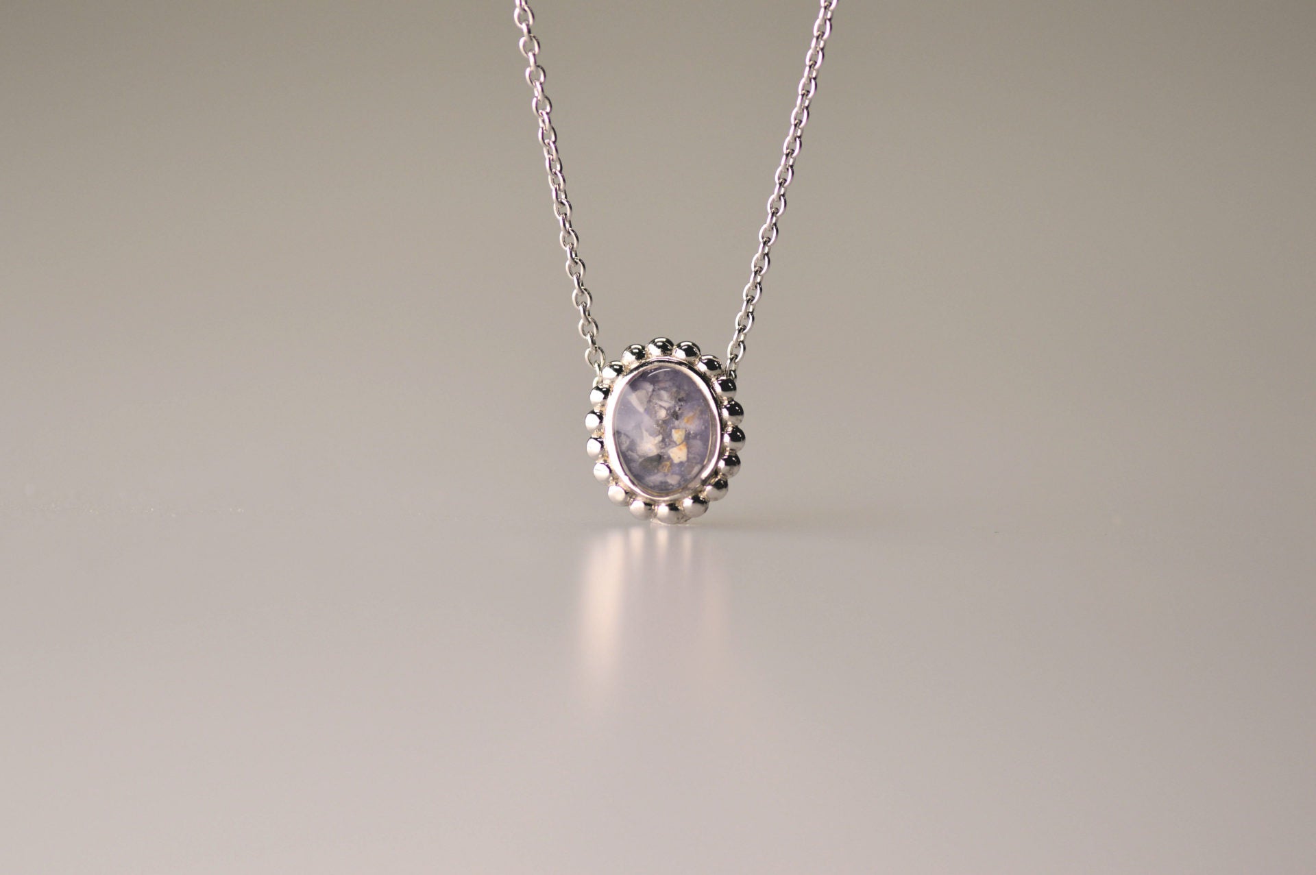 Ashanger, gedenksieraad, waar as en haar in verwerkt wordt.alle