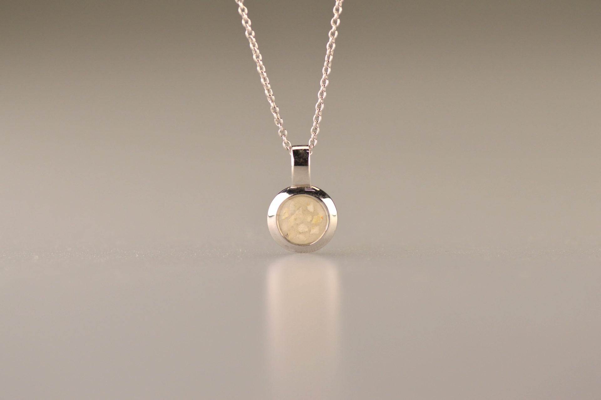 Ashanger, gedenksieraad, waar as en haar in verwerkt wordt.alle