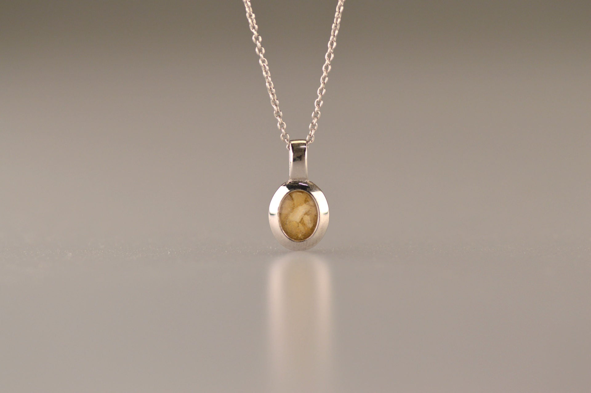 Ashanger, gedenksieraad, waar as en haar in verwerkt wordt.alle