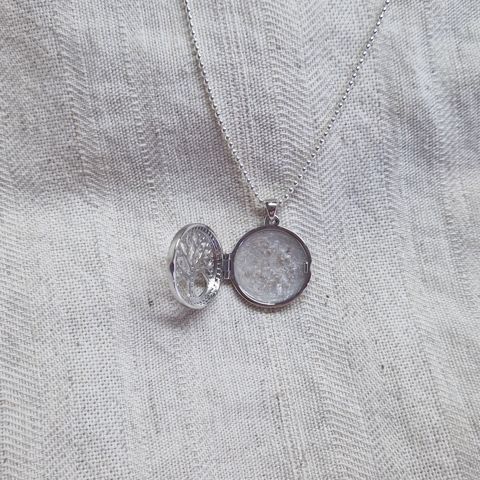 Ashanger levensboom, waar as en haar in verwerkt wordt.alle