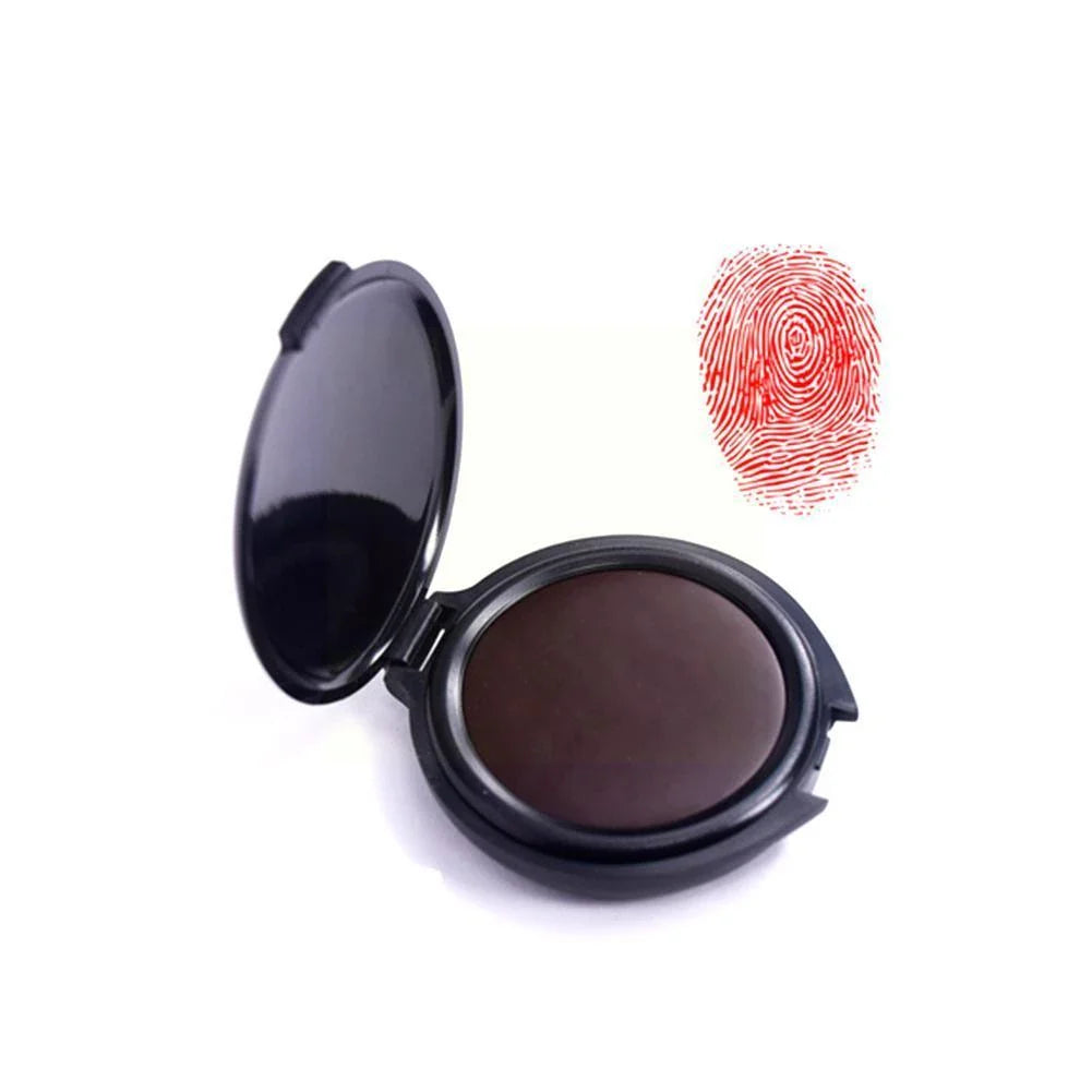 Afmeting: 5x5x1.4 cm. De set om vingerafdrukken mee te maken bestaat uit een afdrukpad/stempelkussen en 5 stuks witte afdruk kaartjes