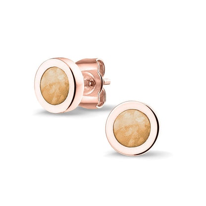 Rond gevormde oorstekers 8 mm aan de voorzijde zichtbaar gevuld met as of haar. Gold