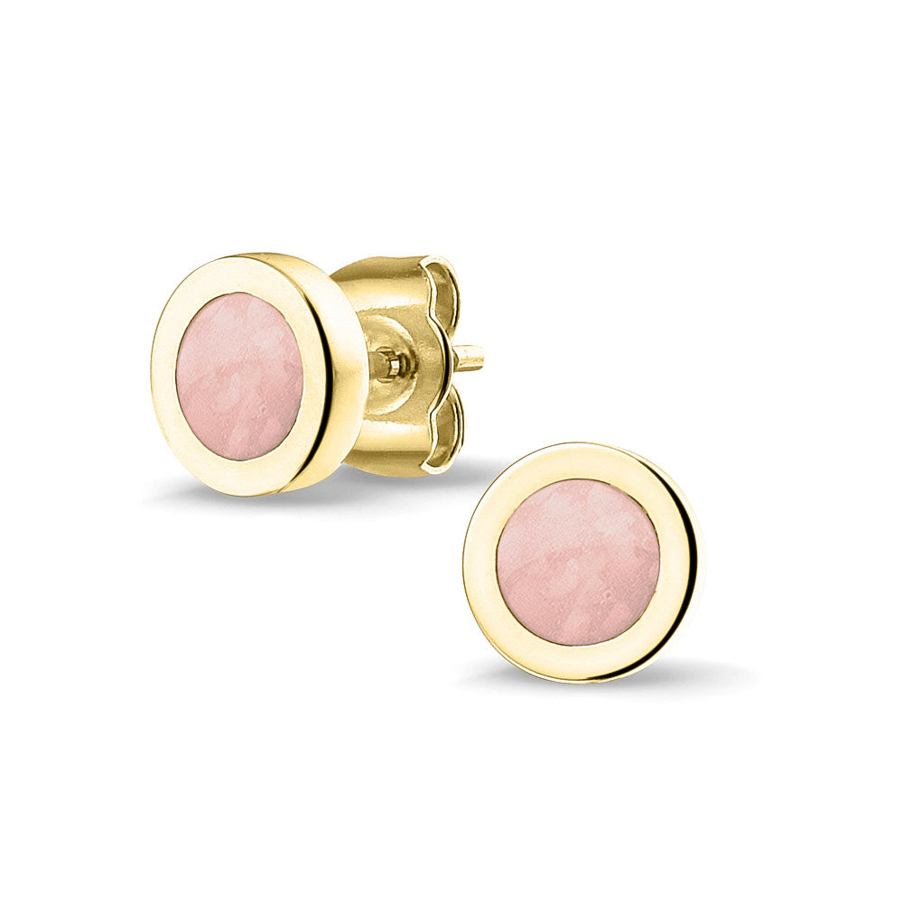 Rond gevormde oorstekers 8 mm aan de voorzijde zichtbaar gevuld met as of haar. Blush