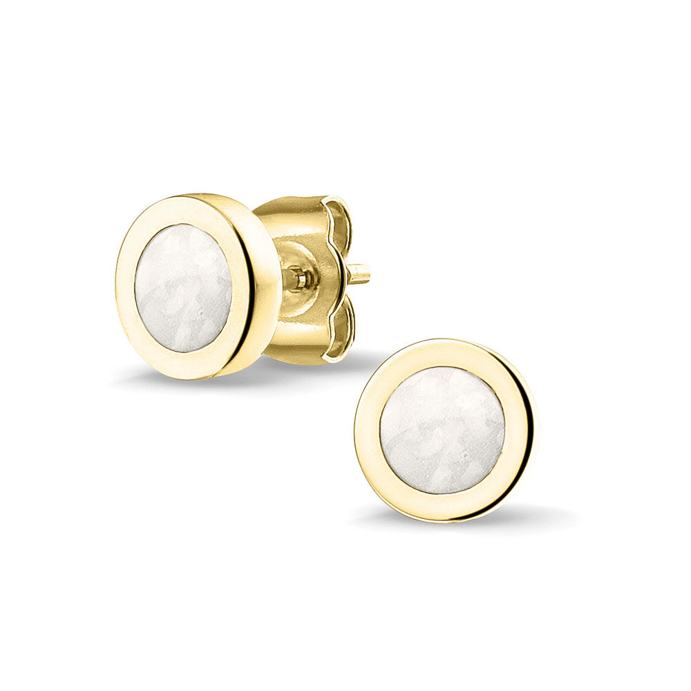 Rond gevormde oorstekers 8 mm aan de voorzijde zichtbaar gevuld met as of haar. White