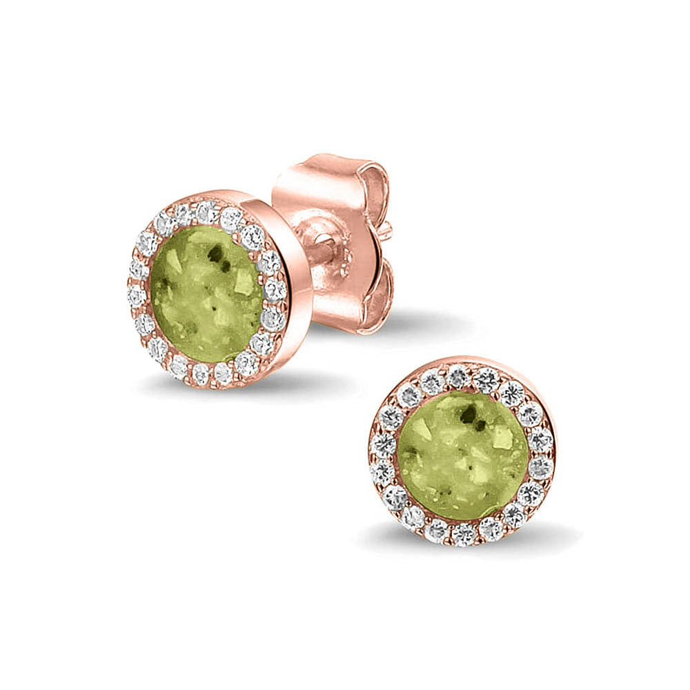 Oorstekers 8 mm rondom afgewerkt met zirkonia's zichtbaar gevuld met as of haar. Olive