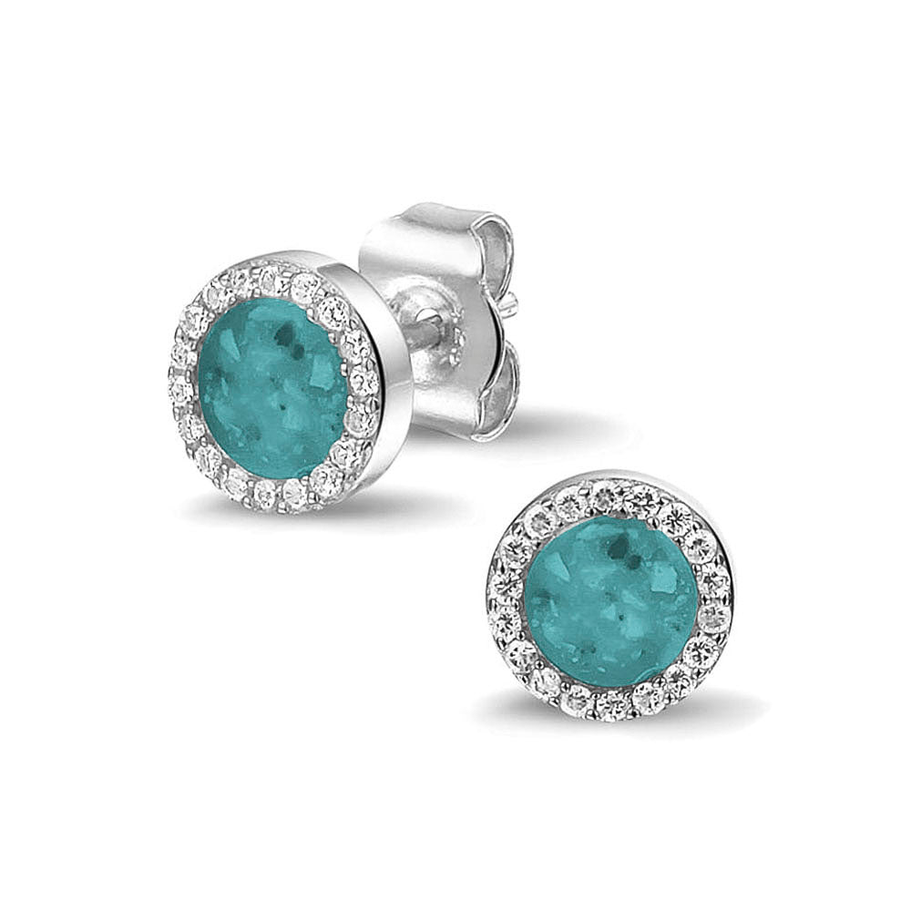 Oorstekers 8 mm rondom afgewerkt met zirkonia's zichtbaar gevuld met as of haar. Aqua