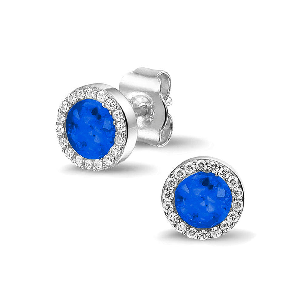 Oorstekers 8 mm rondom afgewerkt met zirkonia's zichtbaar gevuld met as of haar. Blue