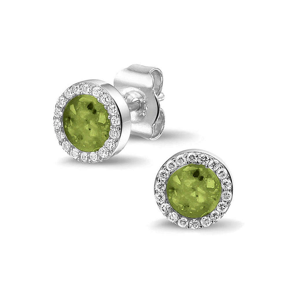 Oorstekers 8 mm rondom afgewerkt met zirkonia's zichtbaar gevuld met as of haar. Green