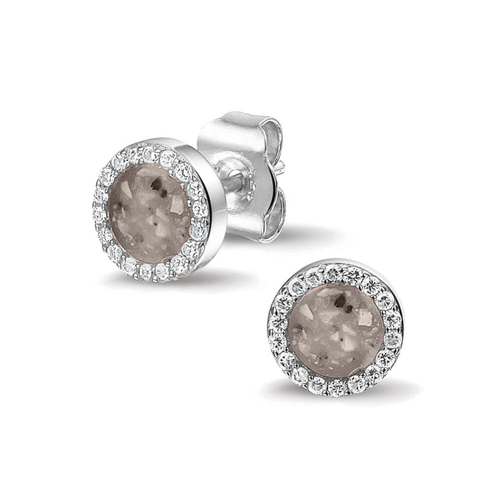 Oorstekers 8 mm rondom afgewerkt met zirkonia's zichtbaar gevuld met as of haar. Silver