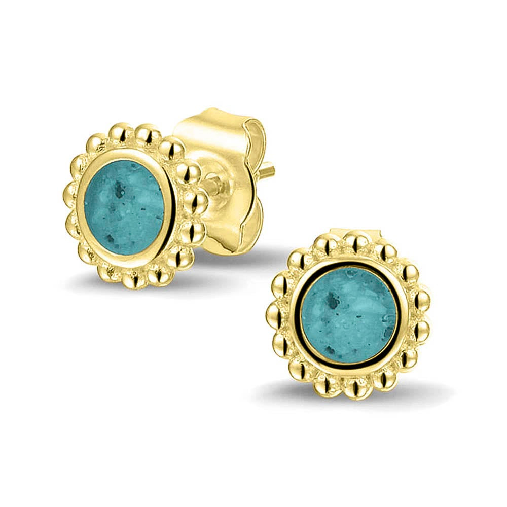 Twee stuks ronde oorstekers 8 mm zichtbaar gevuld met as of haar. Aqua