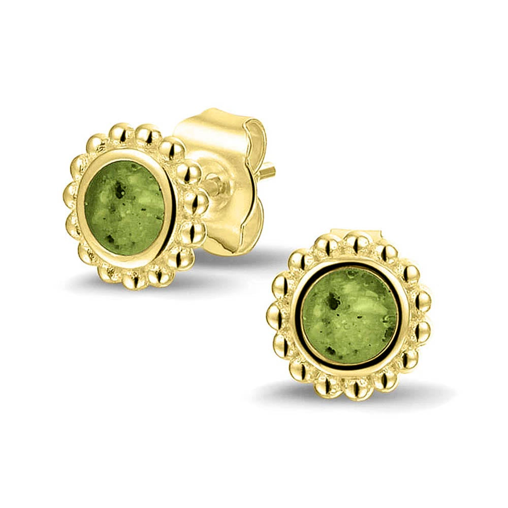 Twee stuks ronde oorstekers 8 mm zichtbaar gevuld met as of haar. Green