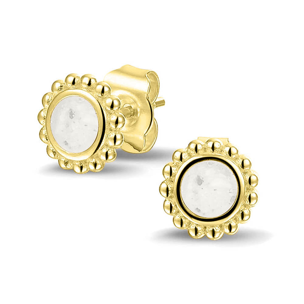 Twee stuks ronde oorstekers 8 mm zichtbaar gevuld met as of haar. White