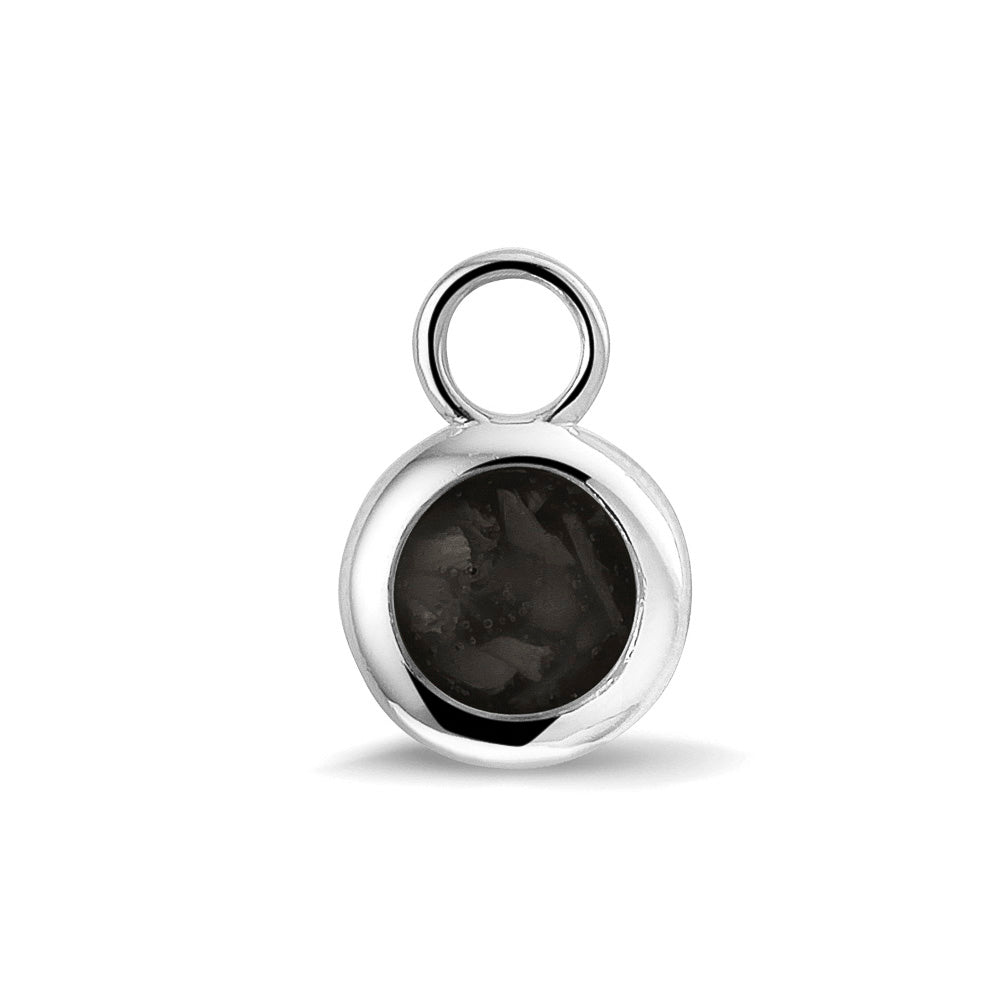 Oorhangers 17 mm lang, aan de voorzijde zichtbaar gevuld met as of haar. Black.