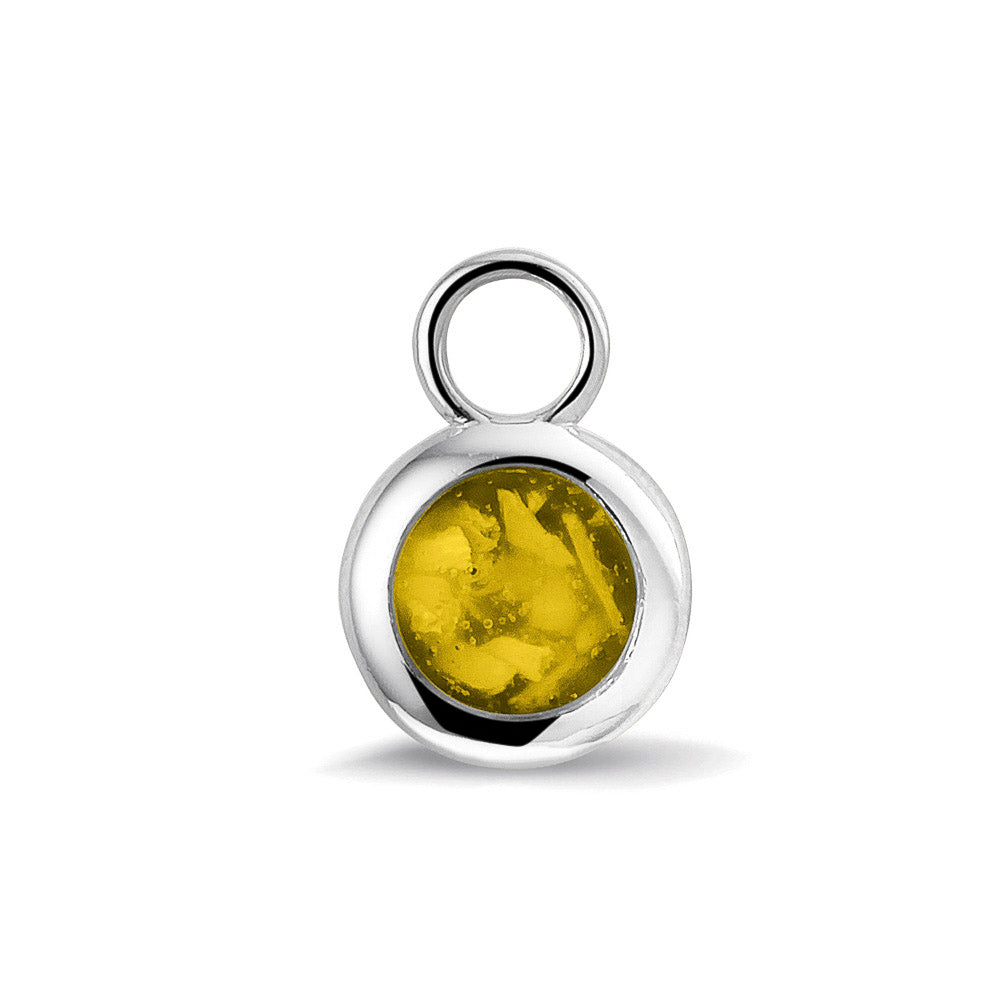 Oorhangers 17 mm lang, aan de voorzijde zichtbaar gevuld met as of haar. Yellow. 