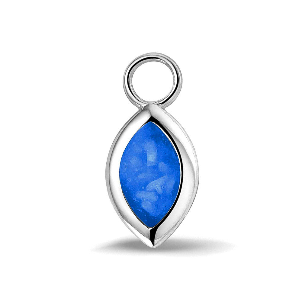 Oorhangers 21 mm lang die aan de voorzijde zichtbaar gevuld worden met as of haar. blue.