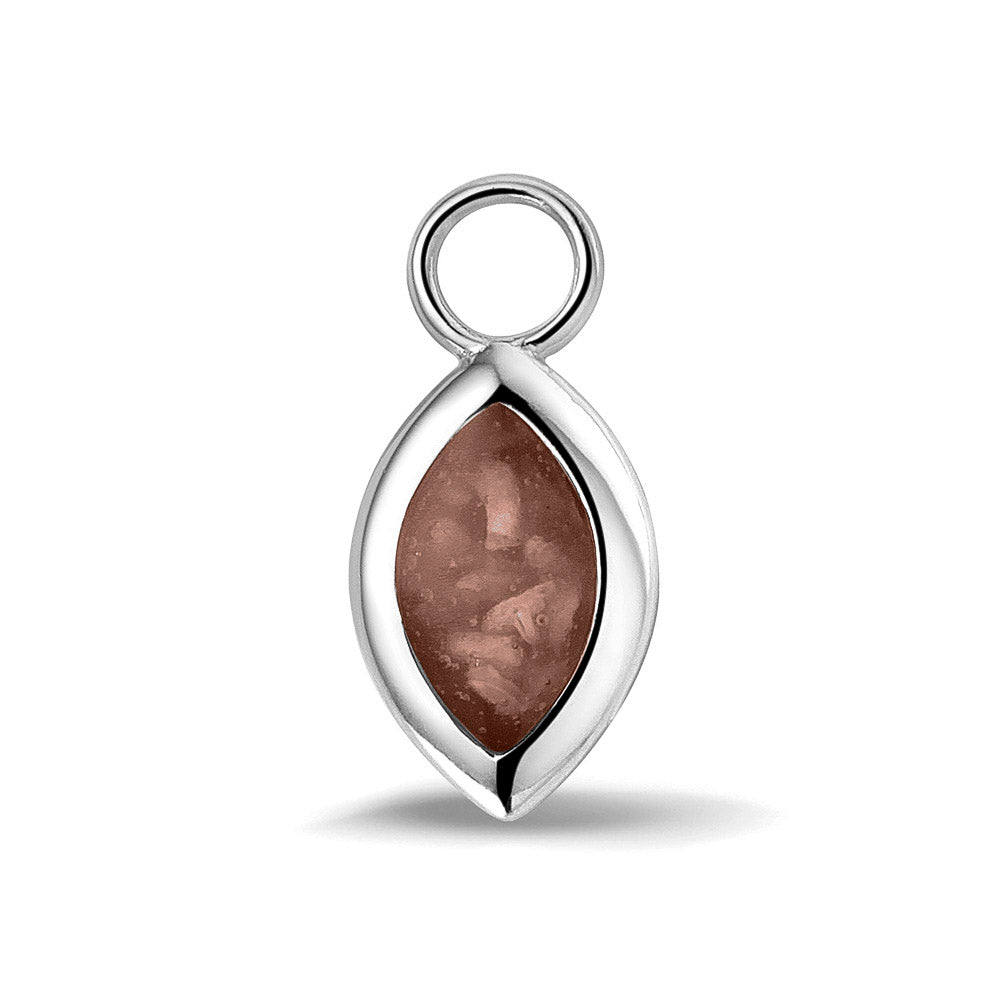 Oorhangers 21 mm lang die aan de voorzijde zichtbaar gevuld worden met as of haar. brown.