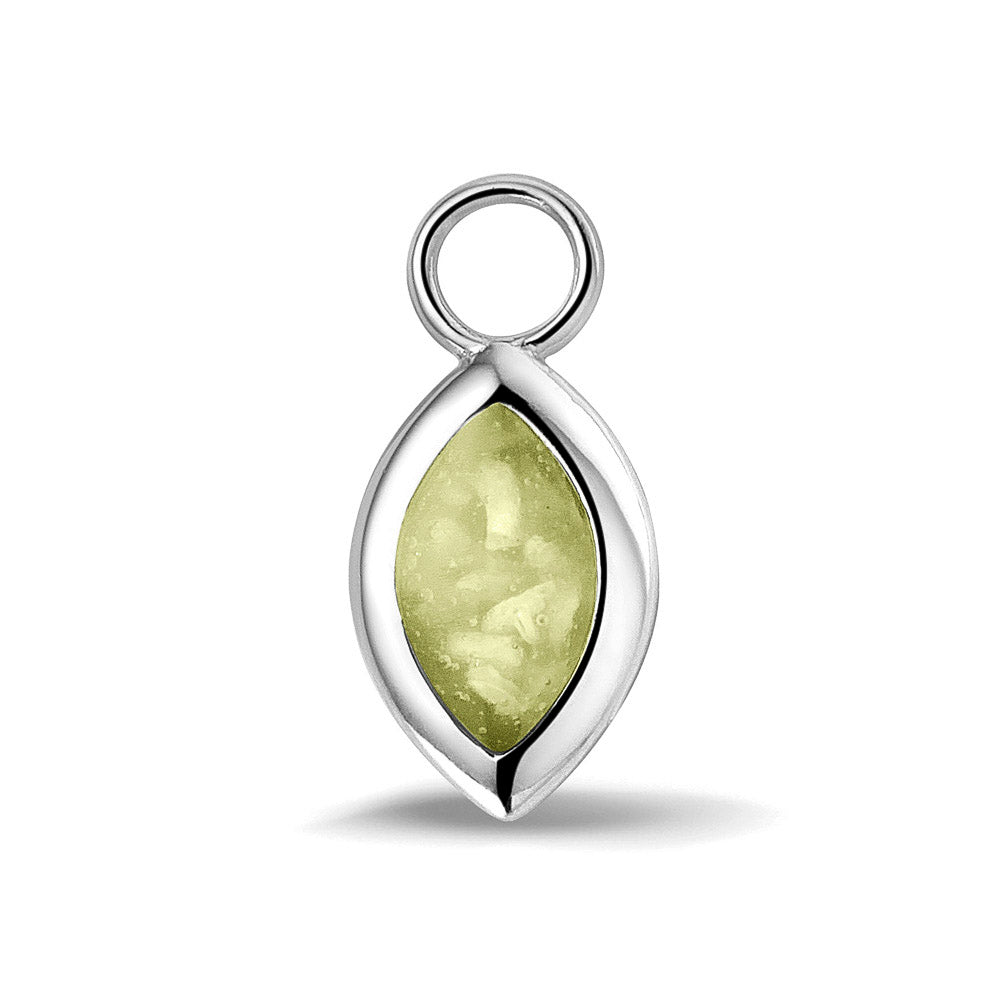 Oorhangers 21 mm lang die aan de voorzijde zichtbaar gevuld worden met as of haar. olive. 