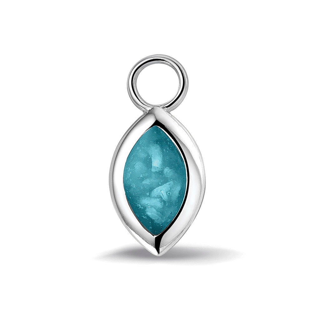 Oorhangers 21 mm lang die aan de voorzijde zichtbaar gevuld worden met as of haar. turquoise.