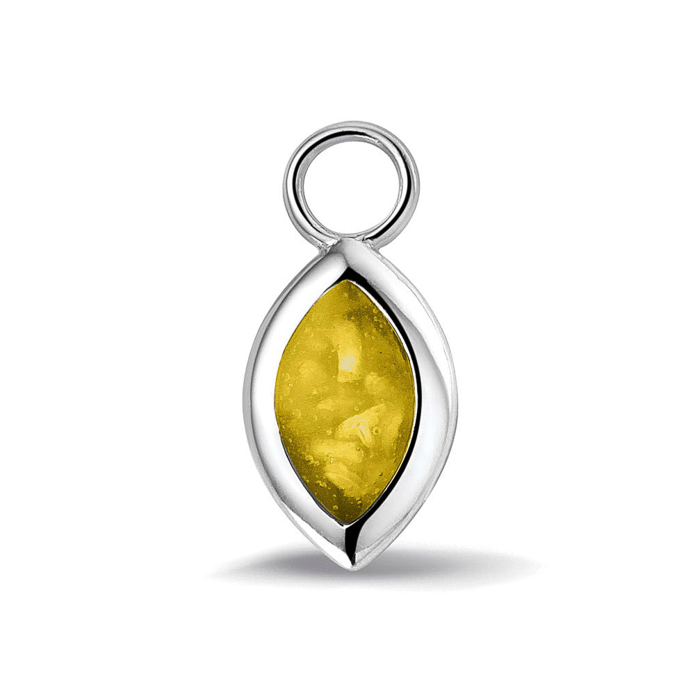 Oorhangers 21 mm lang die aan de voorzijde zichtbaar gevuld worden met as of haar. yellow.