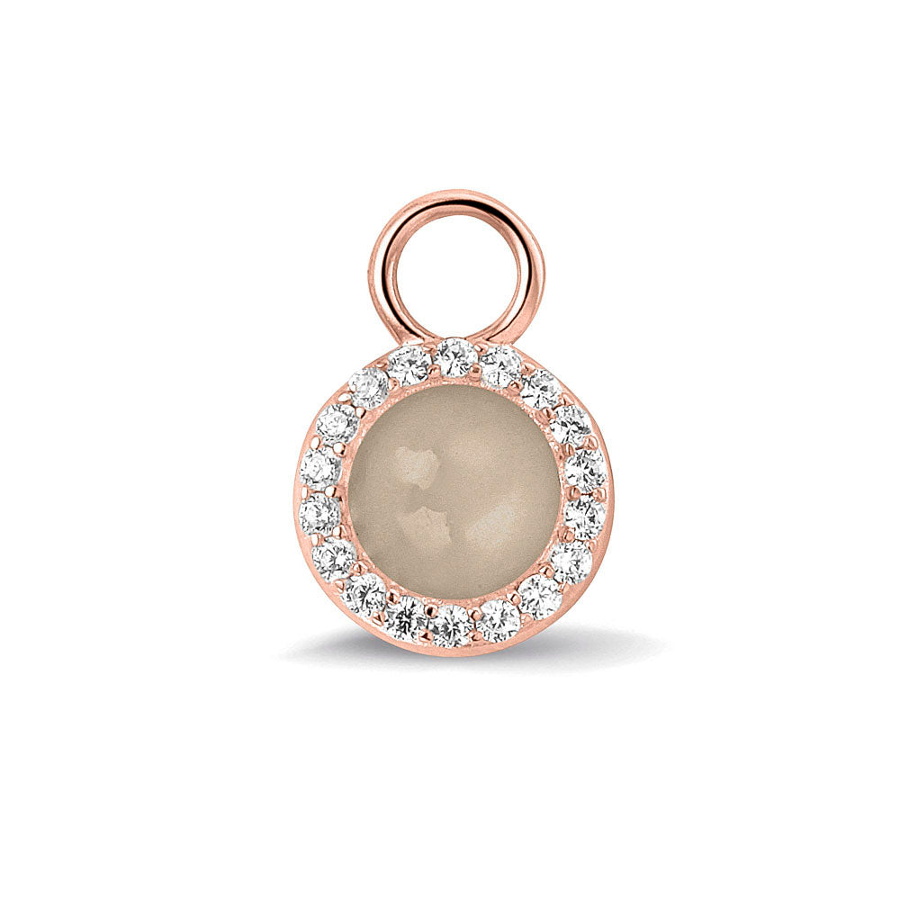 Oorhangers 17 mm lang, rondom afgewerkt met zirkonia's, aan de voorzijde zichtbaar gevuld met as of haar. transparent. 