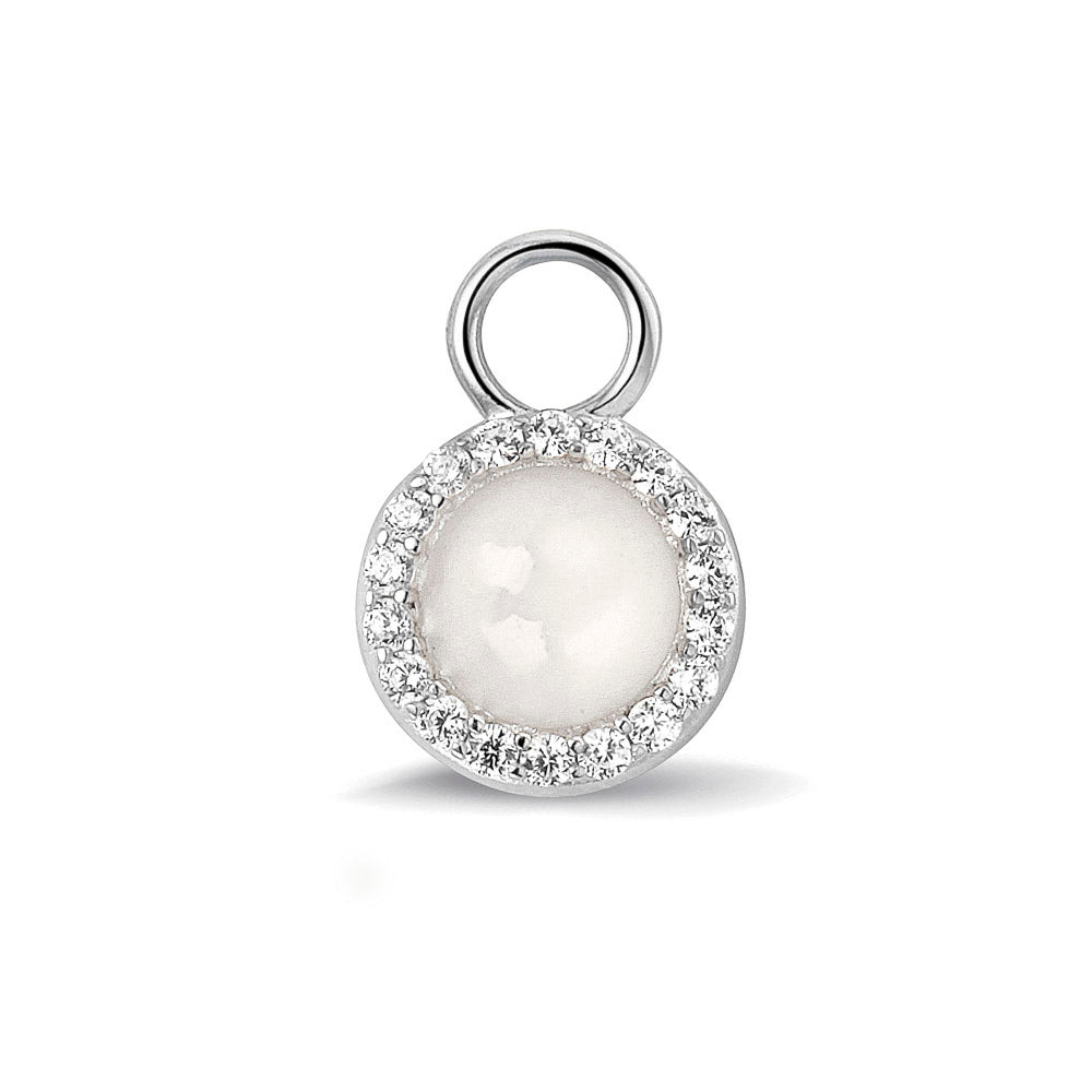 Oorhangers 17 mm lang, rondom afgewerkt met zirkonia's, aan de voorzijde zichtbaar gevuld met as of haar. White.