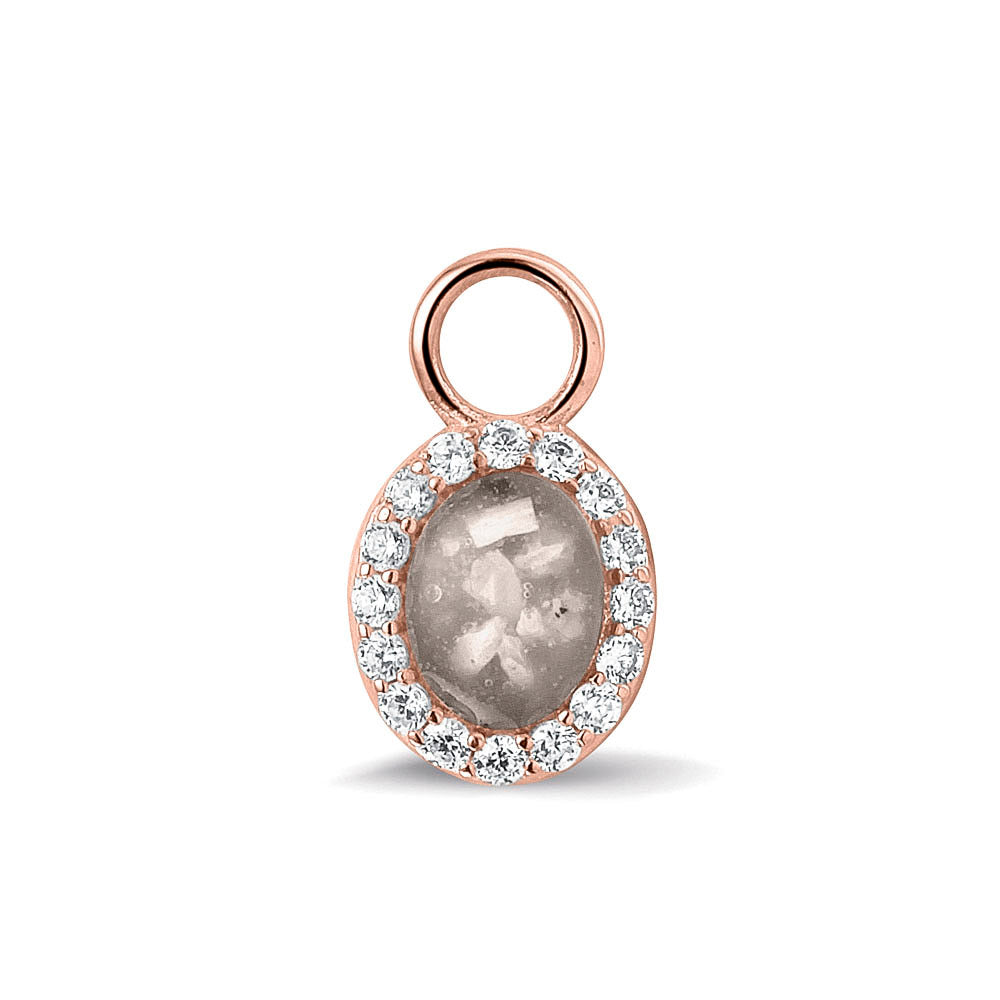 Ovaal gevormde oorhangers, 18 mm lang rondom afgewerkt met zirkonia's, aan de voorzijde zichtbaar gevuld met as of haar.silver