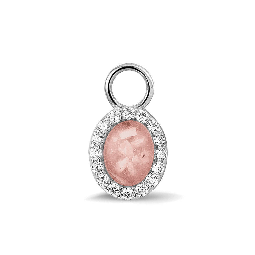 Ovaal gevormde oorhangers, 18 mm lang rondom afgewerkt met zirkonia's, aan de voorzijde zichtbaar gevuld met as of haar.blush .