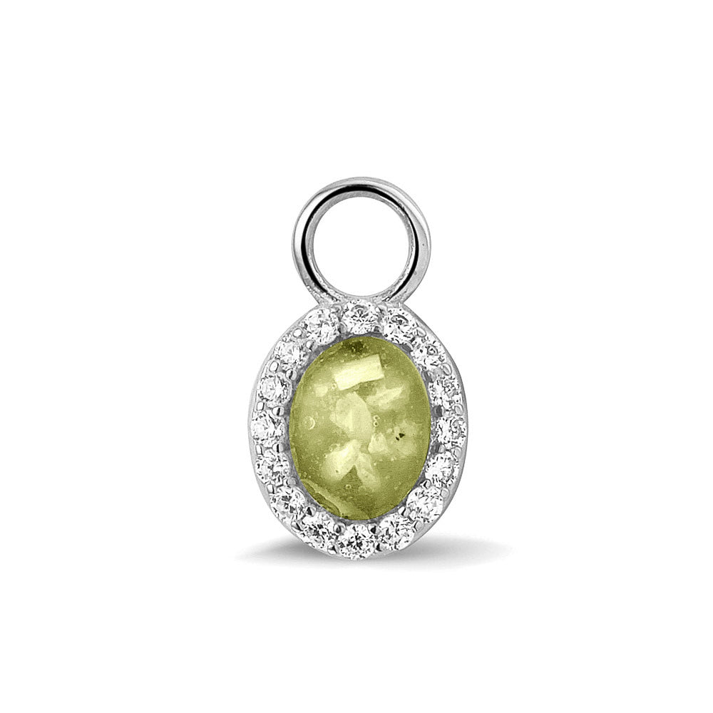 Ovaal gevormde oorhangers, 18 mm lang rondom afgewerkt met zirkonia's, aan de voorzijde zichtbaar gevuld met as of haar. Olive