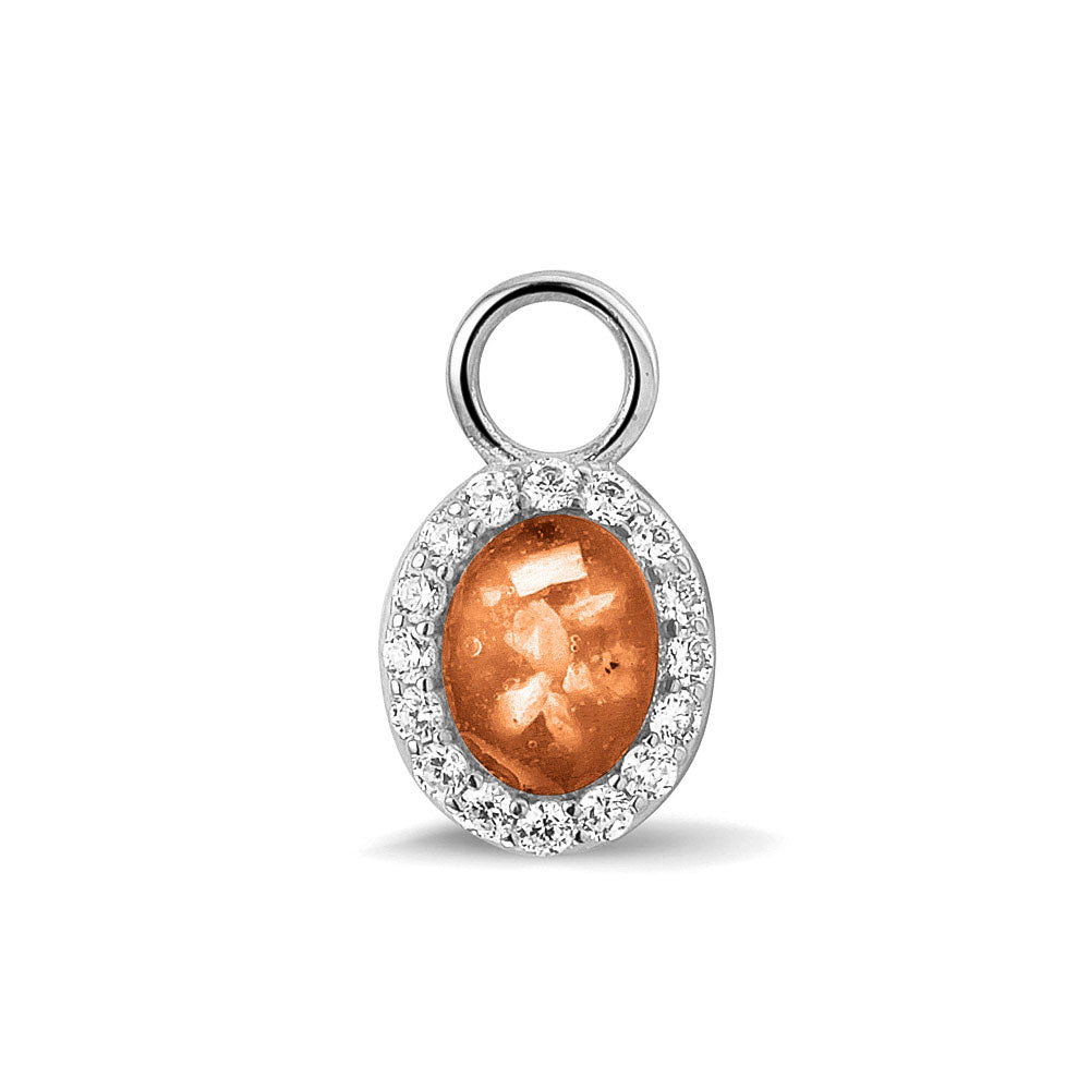 Ovaal gevormde oorhangers, 18 mm lang rondom afgewerkt met zirkonia's, aan de voorzijde zichtbaar gevuld met as of haar. Orange