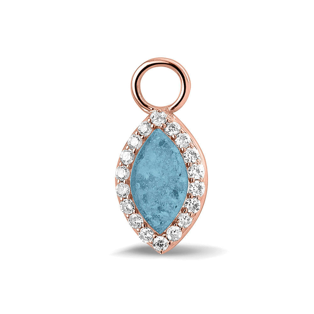 Oorhangers 21 mm lang,rondom afgewerkt met zirkonia's  aan de voorzijde zichtbaar gevuld met as of haar. Baby