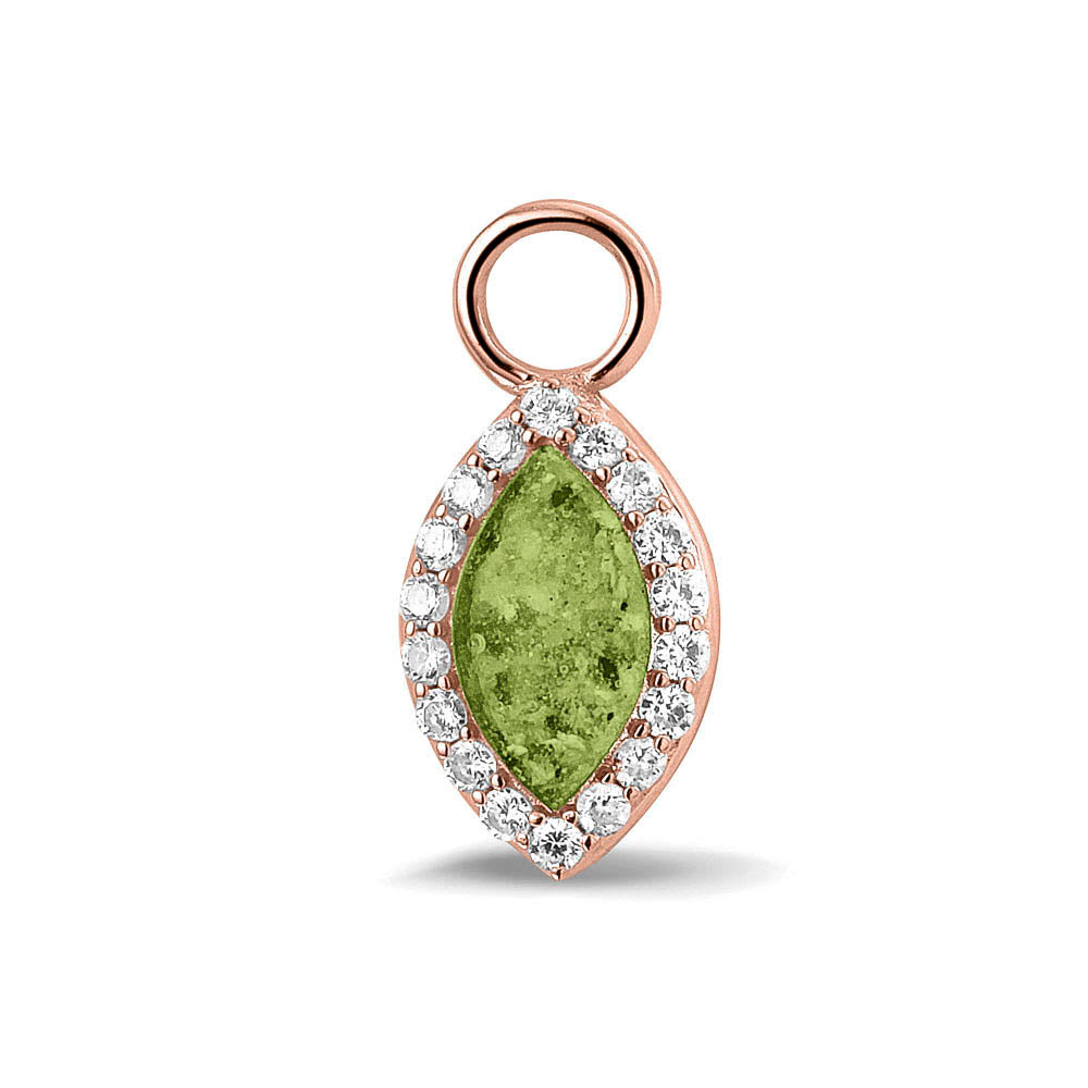 Oorhangers 21 mm lang,rondom afgewerkt met zirkonia's  aan de voorzijde zichtbaar gevuld met as of haar. Green