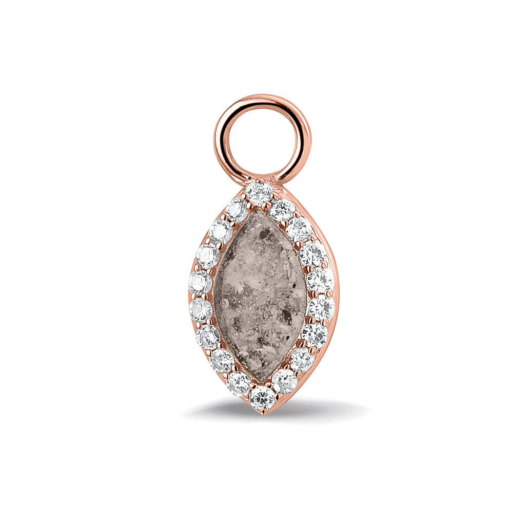 Oorhangers 21 mm lang,rondom afgewerkt met zirkonia's  aan de voorzijde zichtbaar gevuld met as of haar. Silver