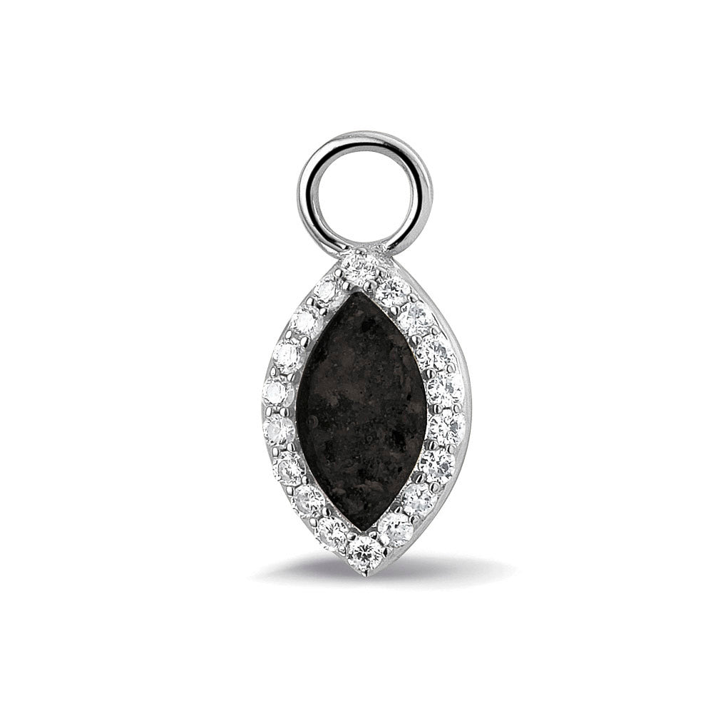 Oorhangers 21 mm lang,rondom afgewerkt met zirkonia's  aan de voorzijde zichtbaar gevuld met as of haar. Black