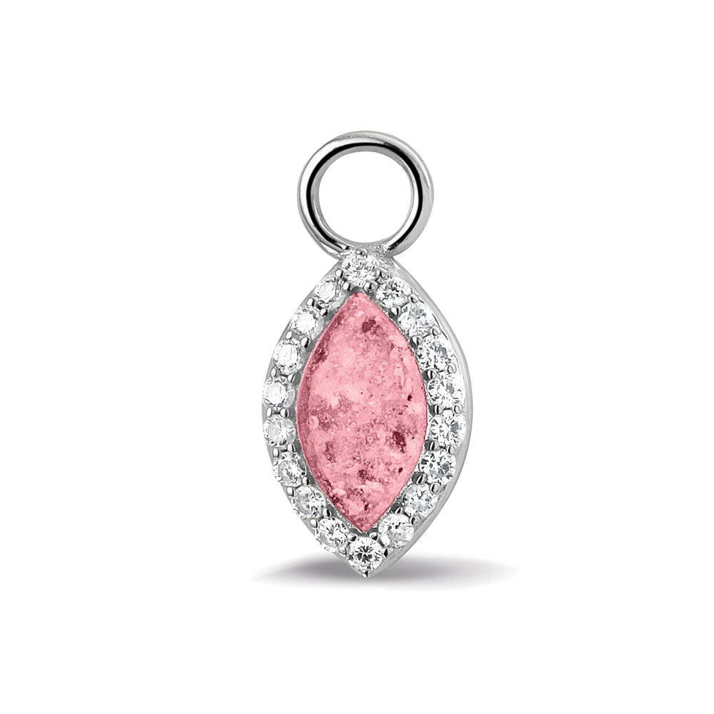 Oorhangers 21 mm lang,rondom afgewerkt met zirkonia's  aan de voorzijde zichtbaar gevuld met as of haar. Soft