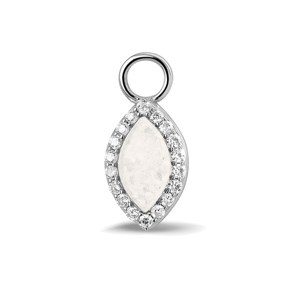 Oorhangers 21 mm lang,rondom afgewerkt met zirkonia's  aan de voorzijde zichtbaar gevuld met as of haar. White